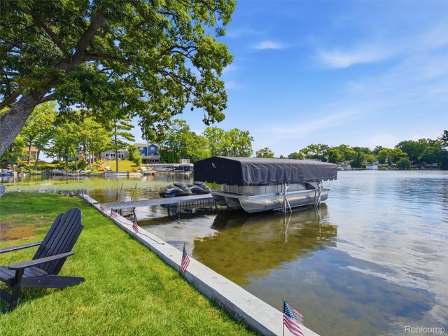 587 Westpointe Court, Lake Orion Village, MI 48362
