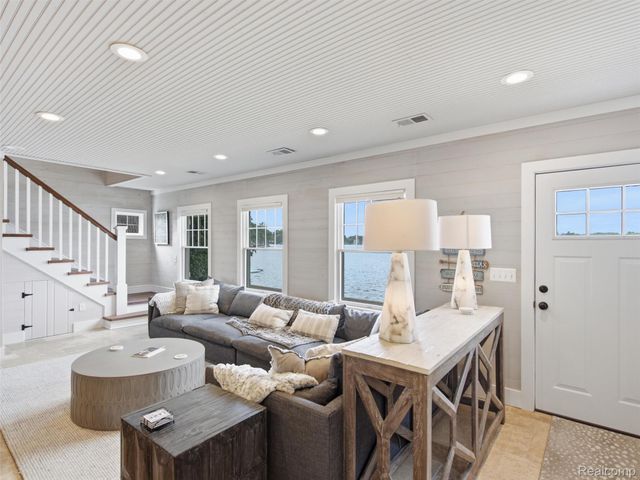 587 Westpointe Court, Lake Orion Village, MI 48362