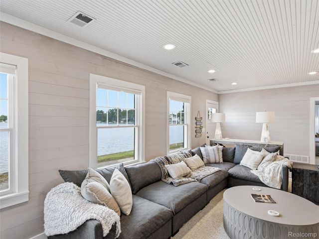587 Westpointe Court, Lake Orion Village, MI 48362