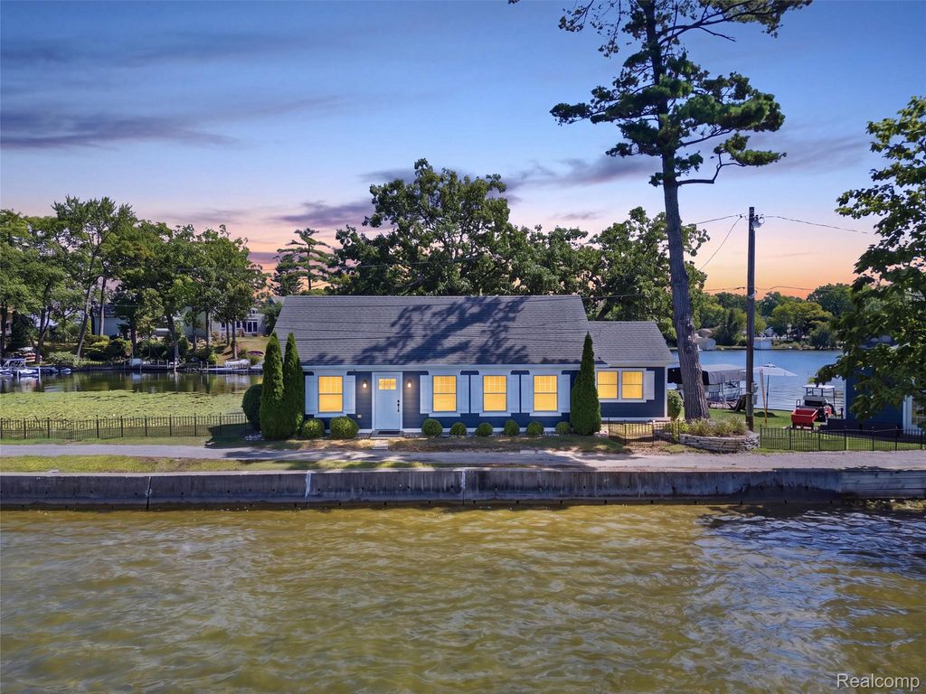 587 Westpointe Court, Lake Orion Village, MI 48362