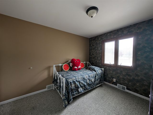 16318 Wellington Avenue, Roseville, MI 48066