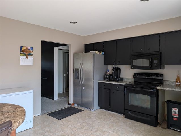 16318 Wellington Avenue, Roseville, MI 48066