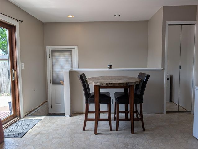 16318 Wellington Avenue, Roseville, MI 48066
