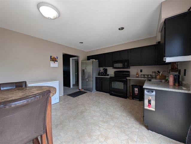16318 Wellington Avenue, Roseville, MI 48066
