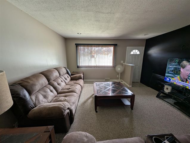 16318 Wellington Avenue, Roseville, MI 48066