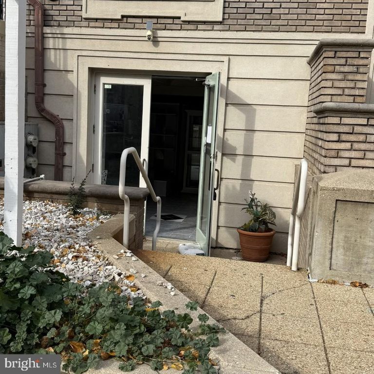 1635 R ST NW, Washington, DC 20009