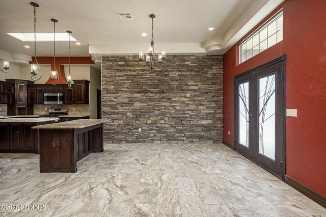 304 Las Flores Circle, La Mesa, NM 88044