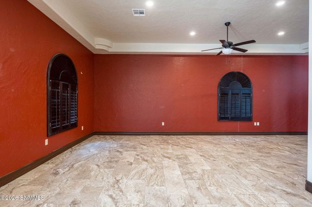 304 Las Flores Circle, La Mesa, NM 88044