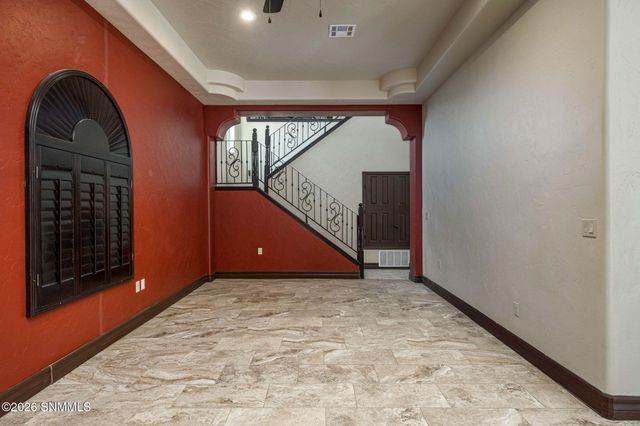 304 Las Flores Circle, La Mesa, NM 88044