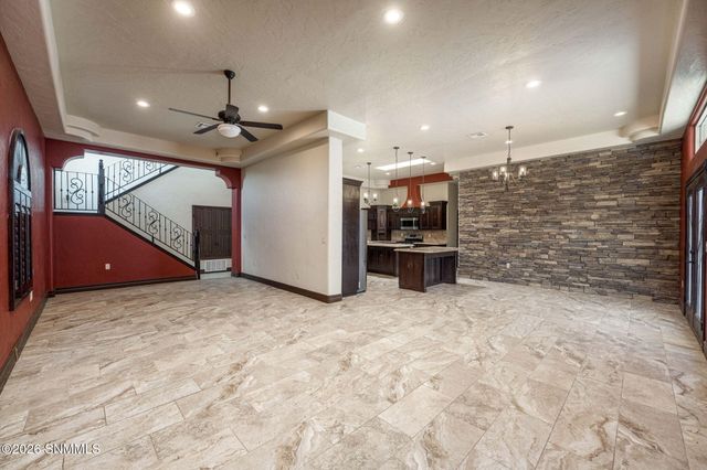 304 Las Flores Circle, La Mesa, NM 88044
