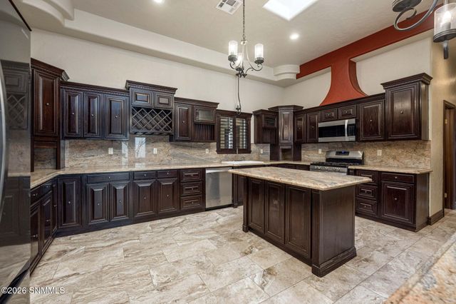 304 Las Flores Circle, La Mesa, NM 88044