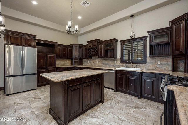 304 Las Flores Circle, La Mesa, NM 88044