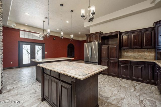 304 Las Flores Circle, La Mesa, NM 88044