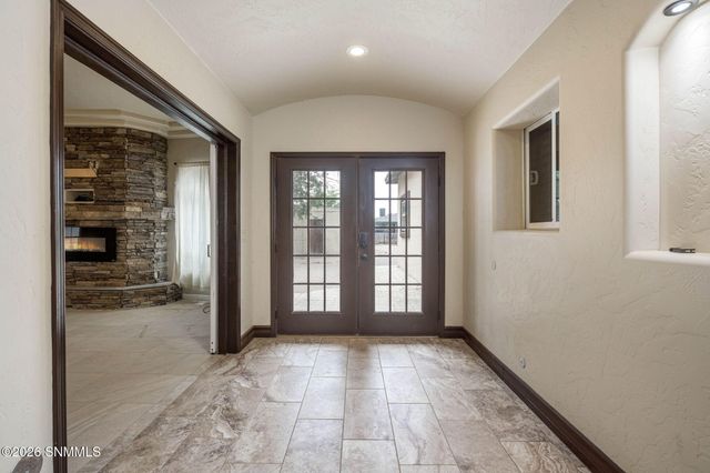 304 Las Flores Circle, La Mesa, NM 88044