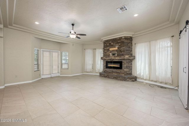304 Las Flores Circle, La Mesa, NM 88044