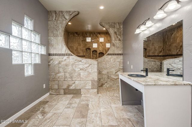 304 Las Flores Circle, La Mesa, NM 88044