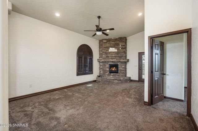 304 Las Flores Circle, La Mesa, NM 88044