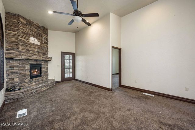 304 Las Flores Circle, La Mesa, NM 88044