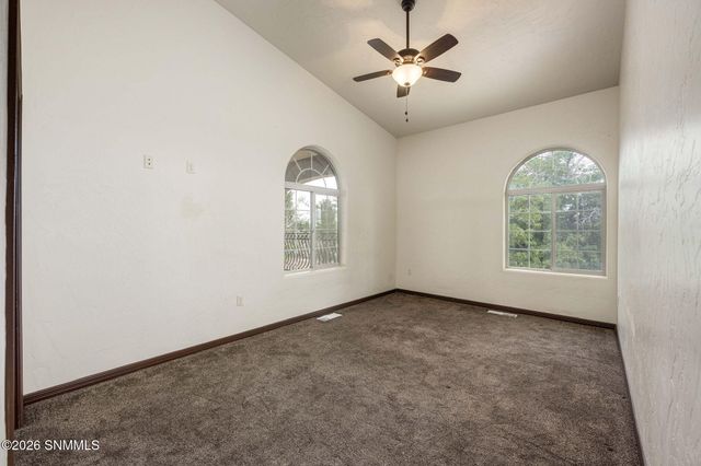 304 Las Flores Circle, La Mesa, NM 88044