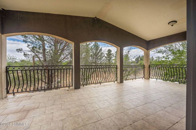 304 Las Flores Circle, La Mesa, NM 88044