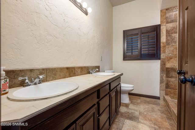 304 Las Flores Circle, La Mesa, NM 88044