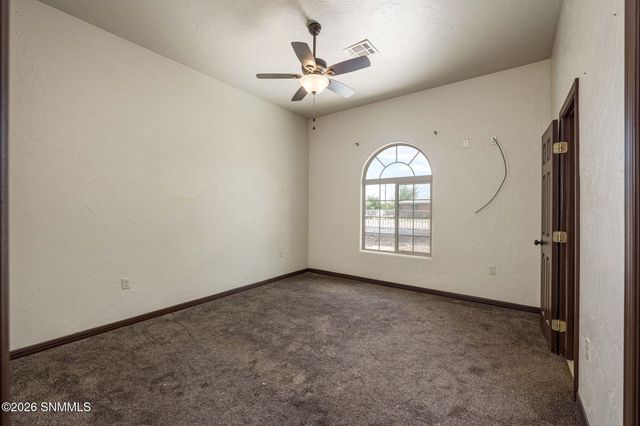304 Las Flores Circle, La Mesa, NM 88044