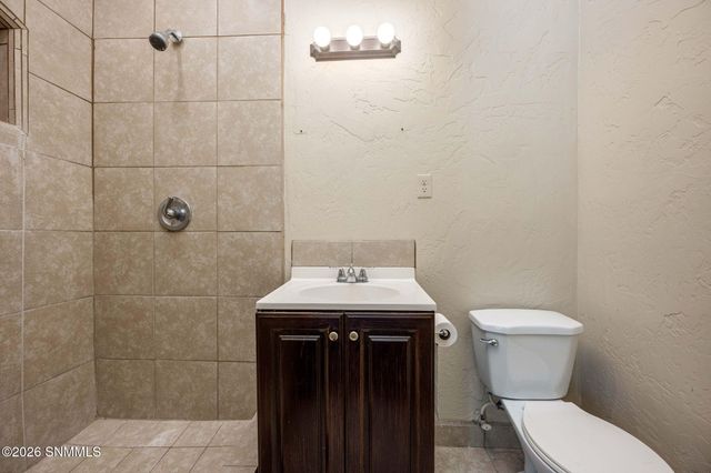 304 Las Flores Circle, La Mesa, NM 88044