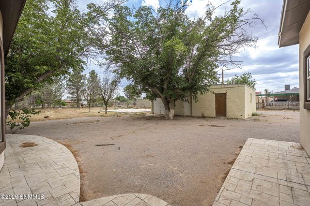 304 Las Flores Circle, La Mesa, NM 88044