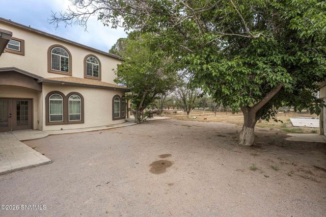 304 Las Flores Circle, La Mesa, NM 88044