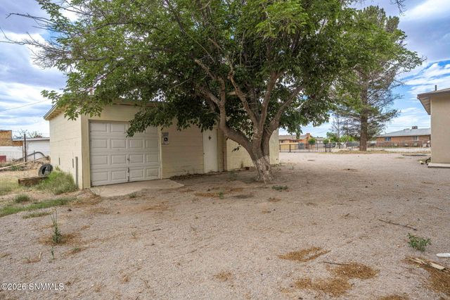 304 Las Flores Circle, La Mesa, NM 88044