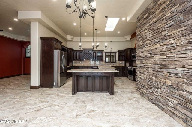 304 Las Flores Circle, La Mesa, NM 88044