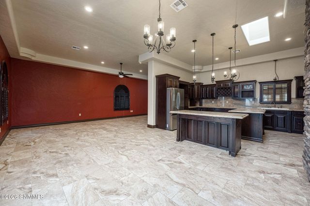 304 Las Flores Circle, La Mesa, NM 88044