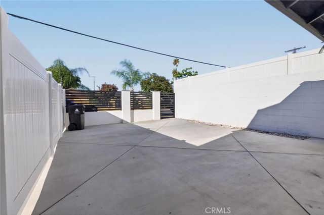 13214 Stagg Street, North Hollywood, CA 91605