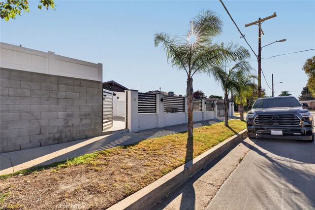 13214 Stagg Street, North Hollywood, CA 91605