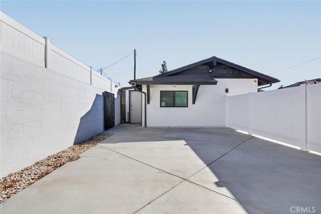 13214 Stagg Street, North Hollywood, CA 91605