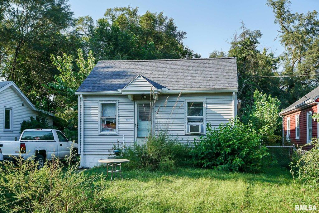 3207 W LATROBE Street, Peoria, IL 61605