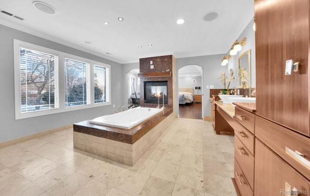 6900 Franklin Road, Bloomfield Hills, MI 48301