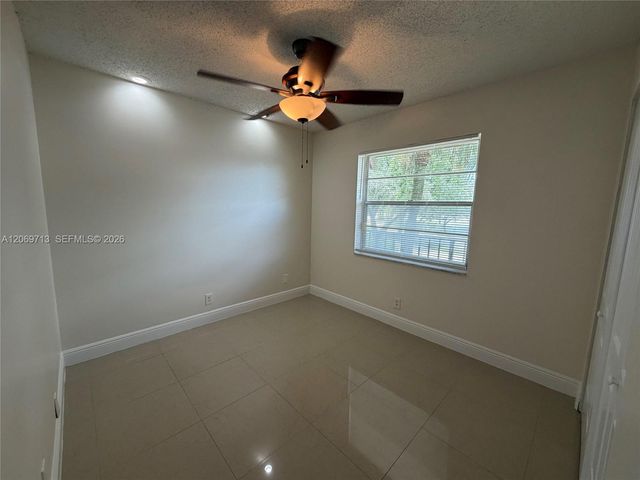 432 Lakeside Drive 257, Margate, FL 33063