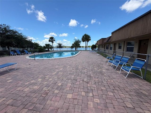 432 Lakeside Drive 257, Margate, FL 33063