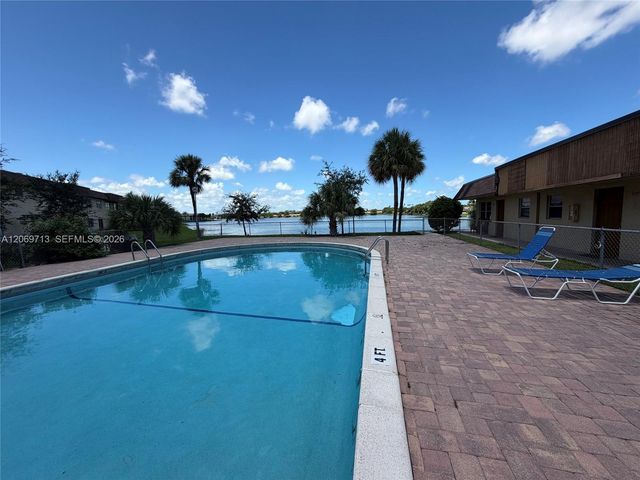 432 Lakeside Drive 257, Margate, FL 33063