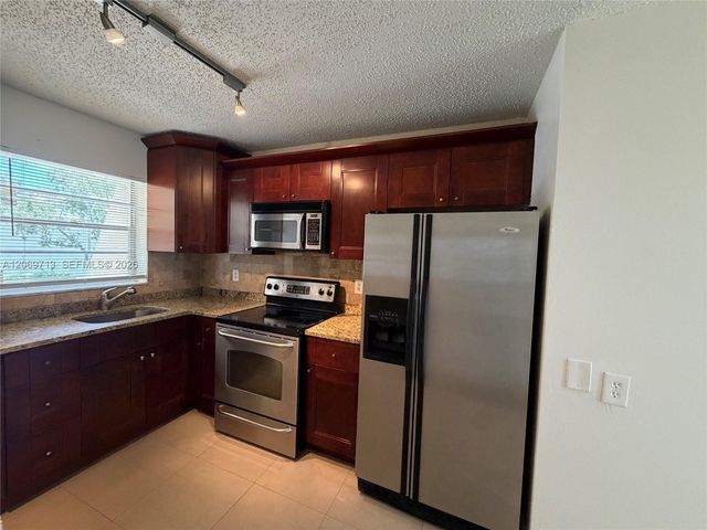 432 Lakeside Drive 257, Margate, FL 33063