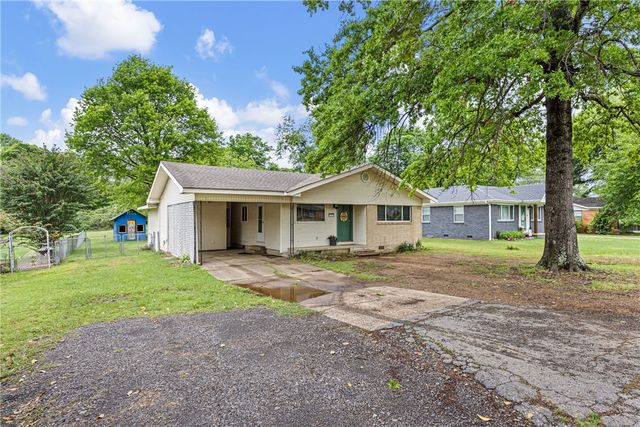 1904 S Boulder Place, Russellville, AR 72801
