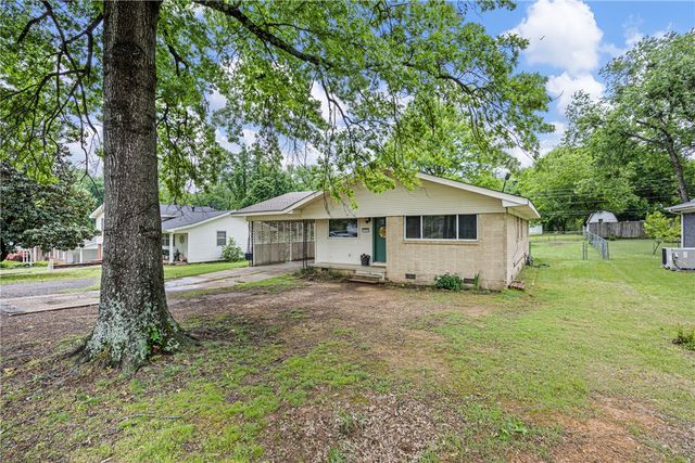 1904 S Boulder Place, Russellville, AR 72801