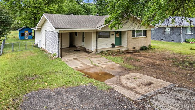 1904 S Boulder Place, Russellville, AR 72801