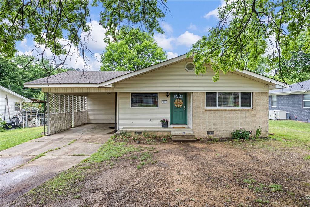 1904 S Boulder Place, Russellville, AR 72801