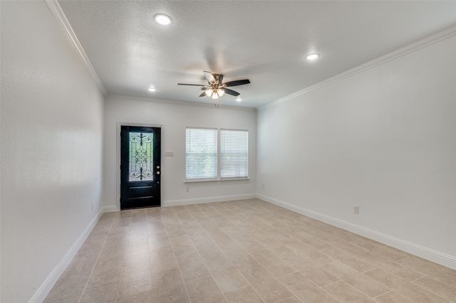 2905 Avenue I, Fort Worth, TX 76105