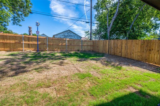 2905 Avenue I, Fort Worth, TX 76105