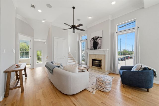 2002 Sabine Street, Houston, TX 77007