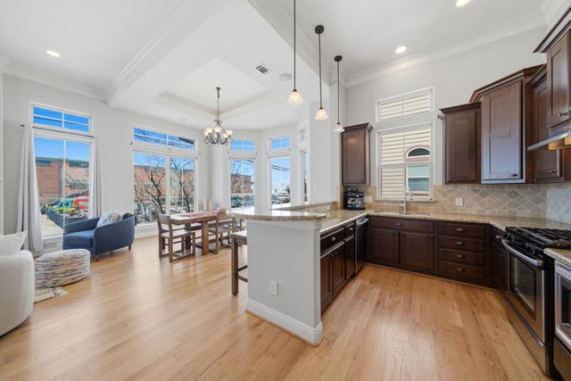 2002 Sabine Street, Houston, TX 77007