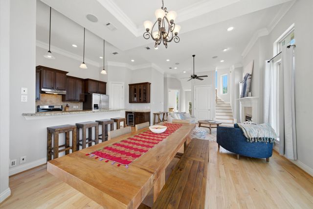 2002 Sabine Street, Houston, TX 77007